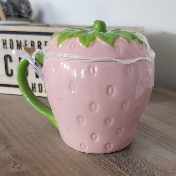 Lang Strawberry Mug with Lid NWT, Hand-painted coffee mug, farmhouse really cute - Picture 8 of 14